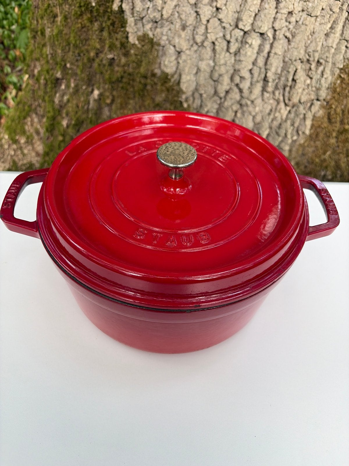 Staub La Cocotte 26 cm - Gietijzeren Braadpan, Ophalen, Gebruikt, Met deksel, Braadpan