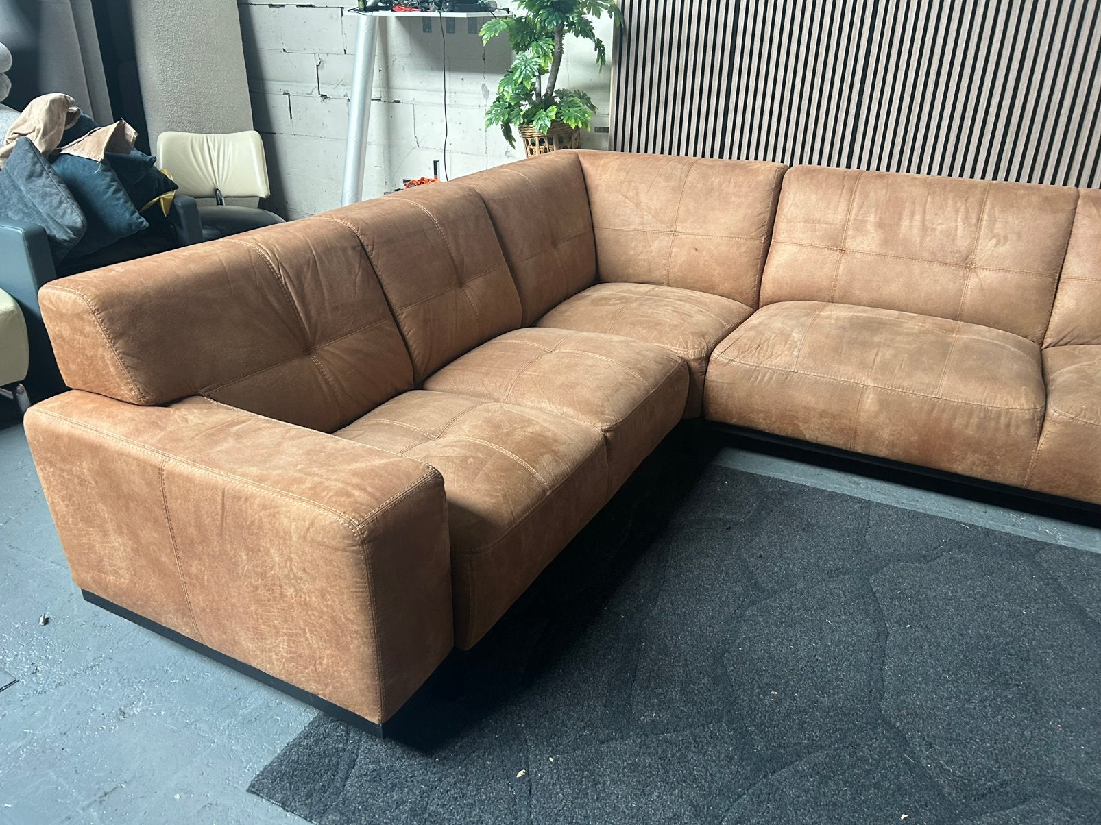 GRATIS LEVERING Hoekbank De Bommel Cognac 305X245 GEREINIGD, Huis en Inrichting, Banken | Bankstellen, Hoekbank, 300 cm of meer