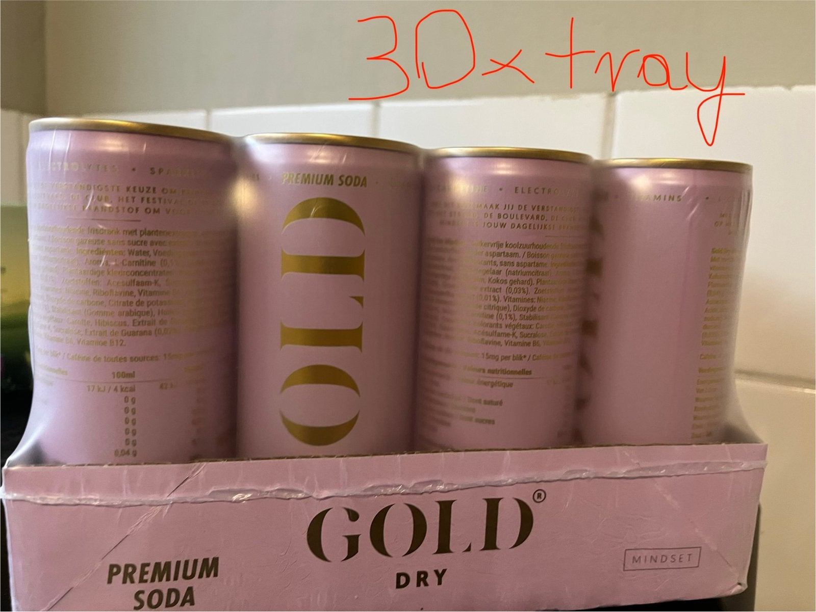 30 trays 360 blikjes gold dry premium soda, Ophalen