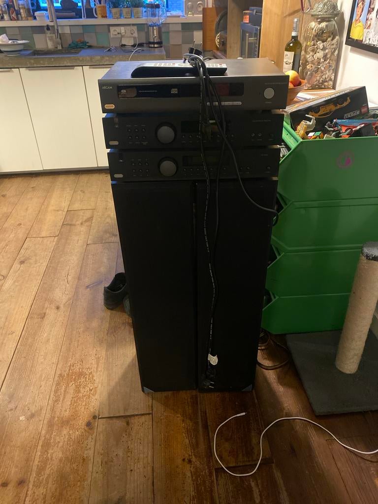 FMJ Stereo Set met Arcam CD-speler en Dali Speaker Torens, Overige merken, Zo goed als nieuw, Cd-speler, Losse componenten