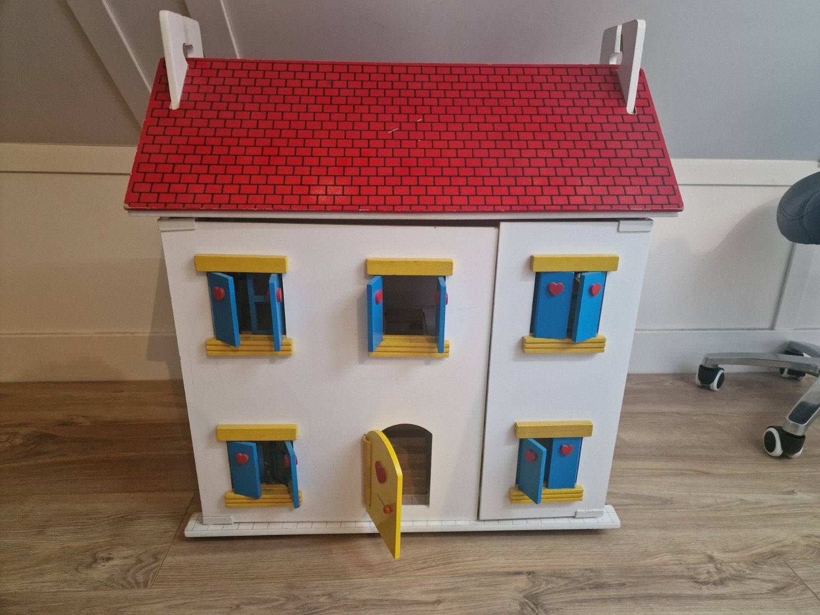 Poppenhuis met meubels en poppen en service, Ophalen