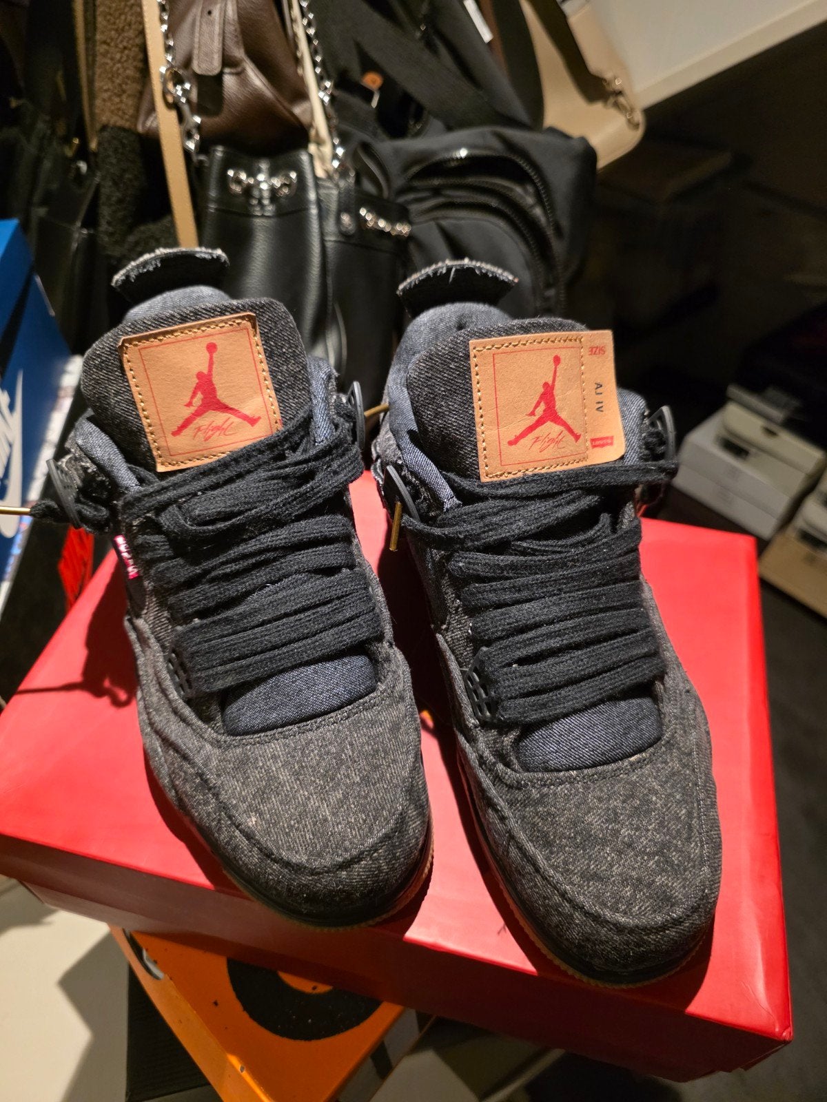 Nike Air Jordan 4 Retro Levi's NRG Zwart, Zwart, Nieuw, Ophalen of Verzenden, Sneakers of Gympen