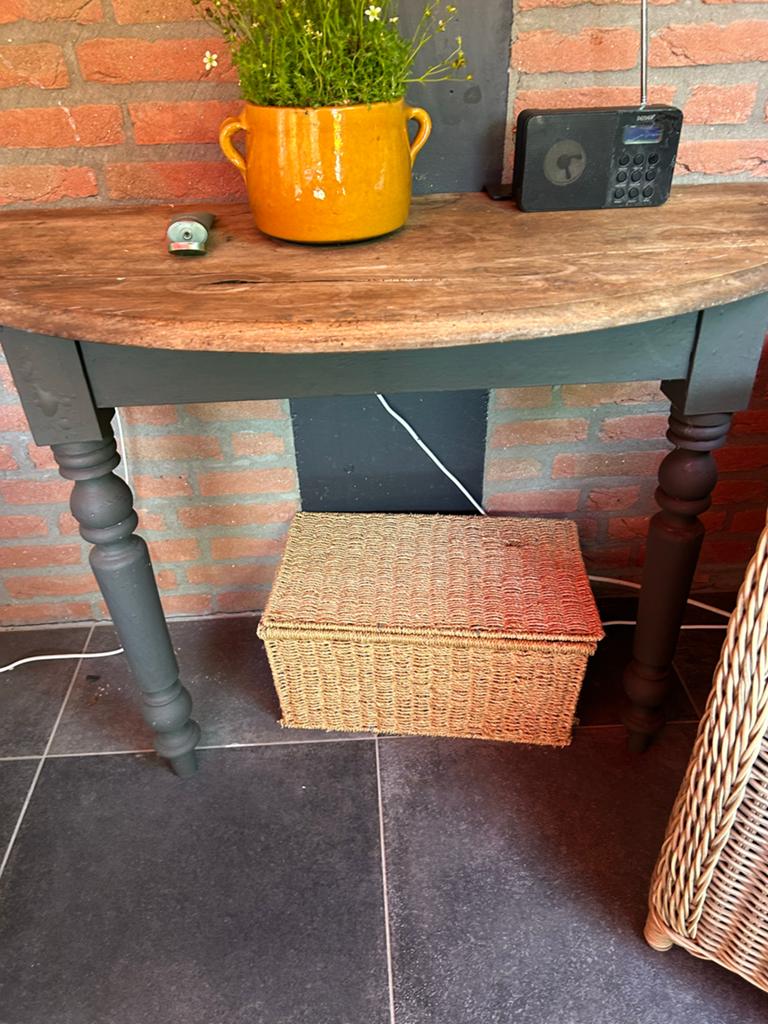 Halfrond (hal)tafeltje met donkergrijs onderstel en houten b, Ophalen, Gebruikt, 100 tot 150 cm, Tot twee personen