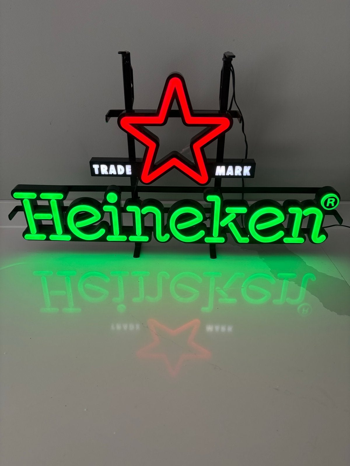 Heineken LED neon lichtbak / reclame lamp, Verzamelen, Verzenden, Zo goed als nieuw, Lichtbak of (neon) lamp