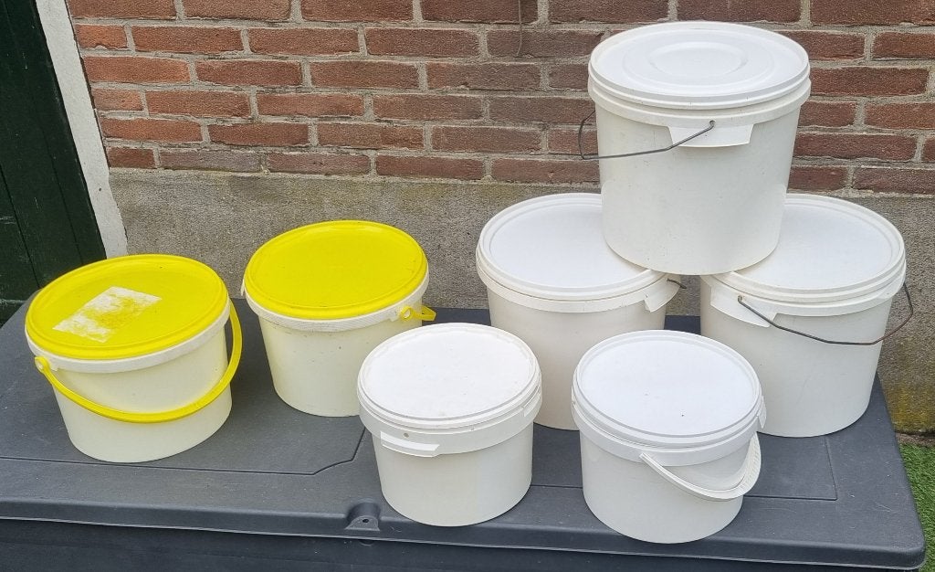 Emmers met deksel 2, 4, 5 liter, Ophalen of Verzenden, Gebruikt, Kunststof, Met deksel