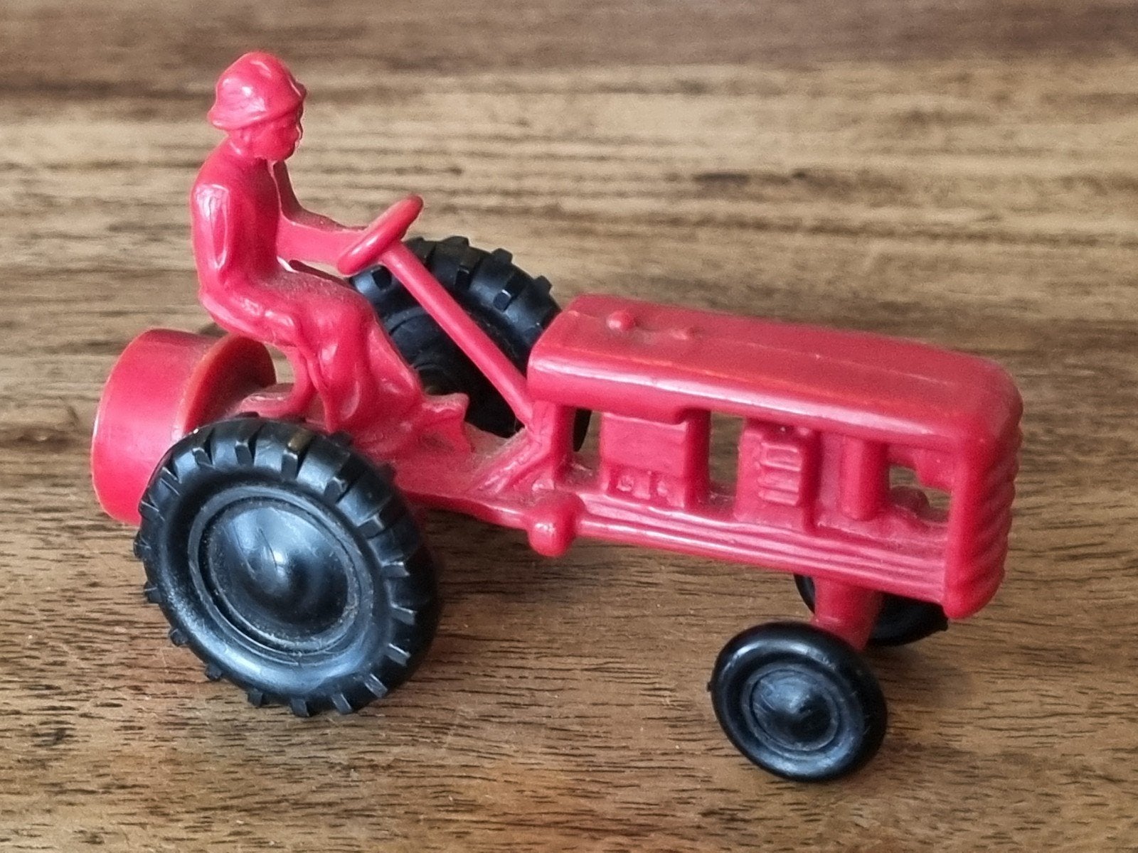 Vintage rood speelgoed tractor met bestuurder, Ophalen of Verzenden, Gebruikt