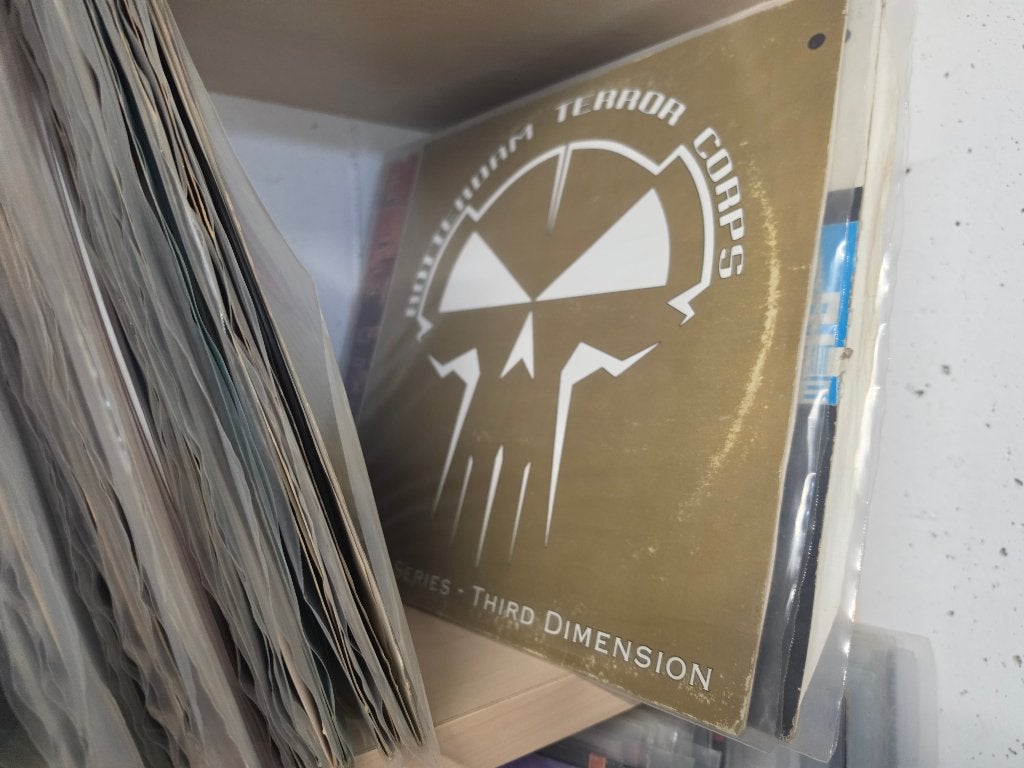 Foto 20 van 633 Hardcore massive Gabber Vinyl 90 & 2000er + Shirts VHS