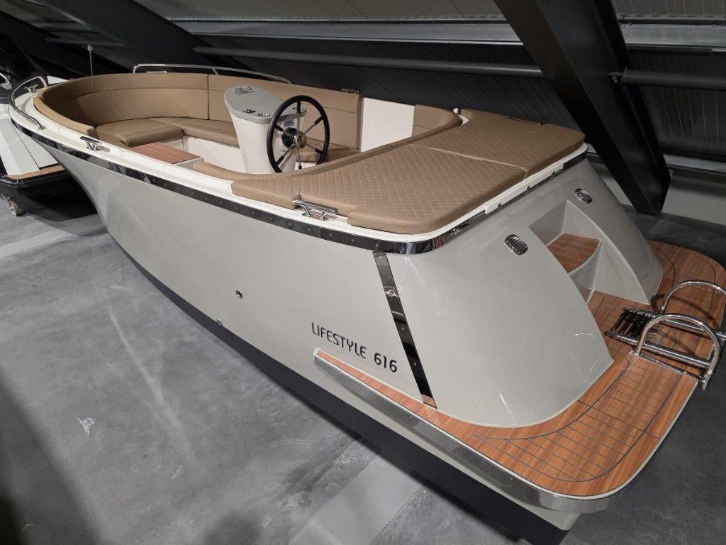 Lifestyle 616 Tender | Nieuw | Koelkast | Antifouling | 25PK, Watersport en Boten, Sloepen, Ophalen, 10 tot 30 pk, Binnenboordmotor