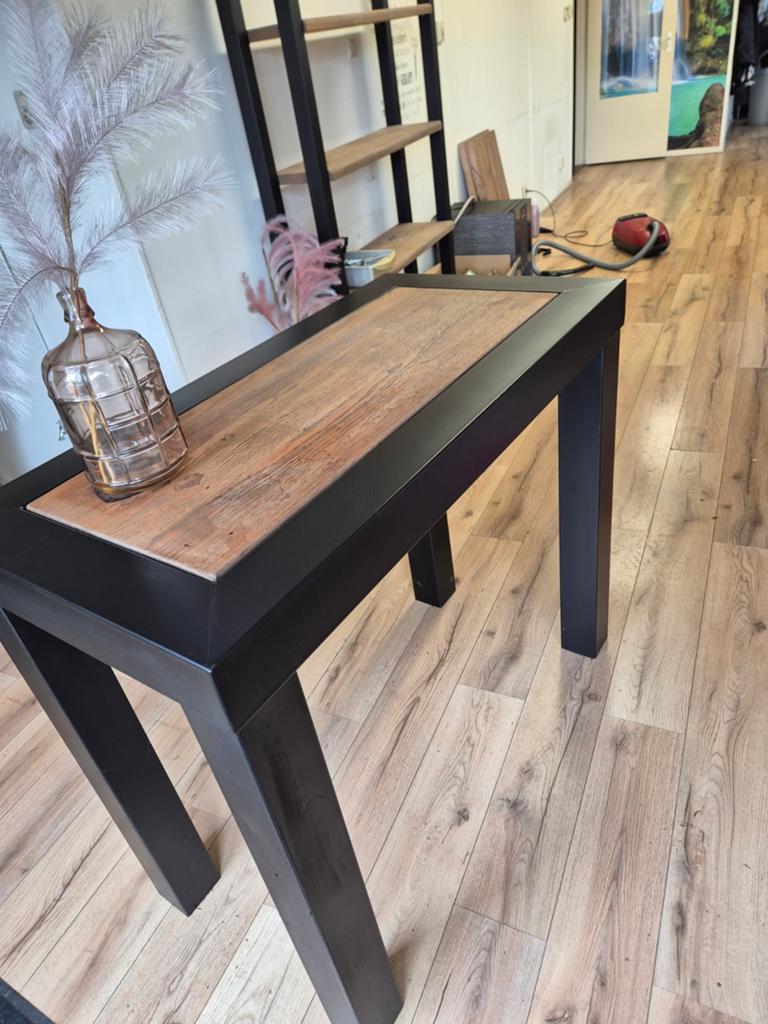 Eikenhouten sidetable met metalen frame, Ophalen, Gebruikt, 100 tot 150 cm, 25 tot 50 cm