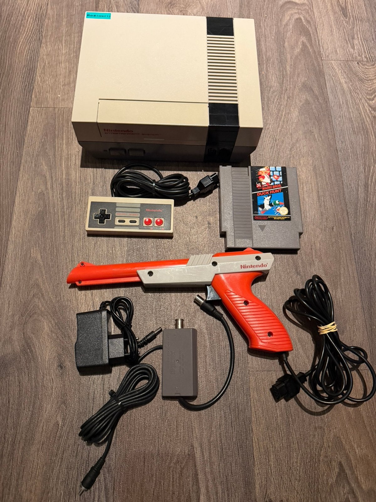 Nintendo NES compleet met spel en Zapper, Spelcomputers en Games, Ophalen of Verzenden, Zo goed als nieuw, Met 1 controller, Met games
