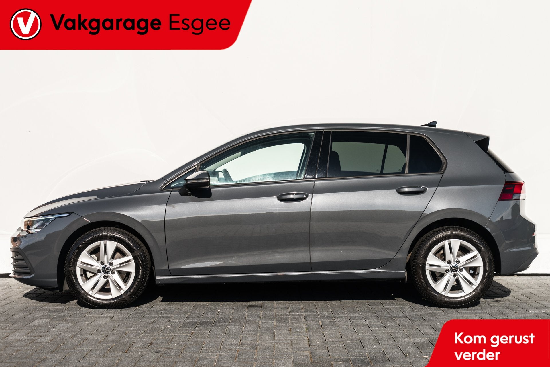 Volkswagen Golf 8 1.0 TSI 110 PK Life | 61 Dkm | 5 Drs | Ned, Stof, Gebruikt, Met garantie (alle), 620 kg