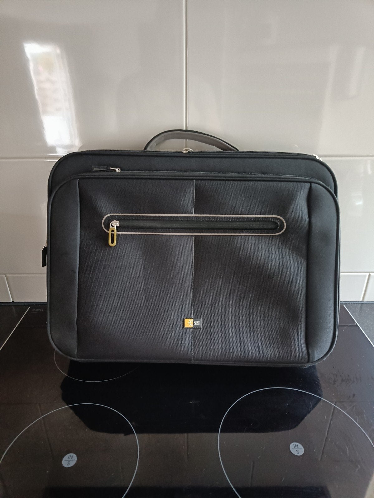 Case Logic Laptoptas, 17 inch of meer, Ophalen of Verzenden, Zo goed als nieuw, Zwart