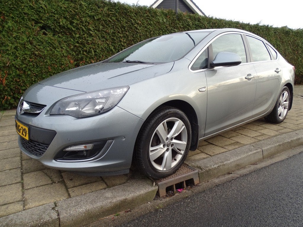Opel ASTRA 1.4 Turbo Cosmo-Navi-cruise-Blth-Pdc-Trekhaak-lee, Auto's, Voorwielaandrijving, Euro 5, 4 cilinders, 1337 kg