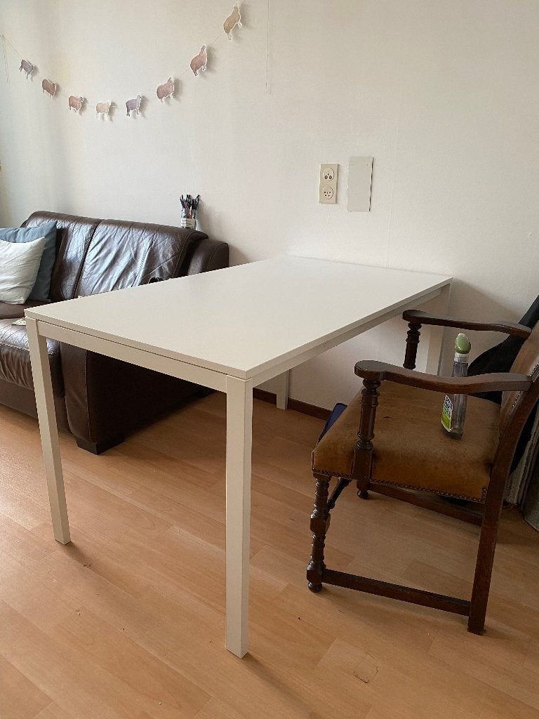 White Ikea Table / Desk, Ophalen, Zo goed als nieuw