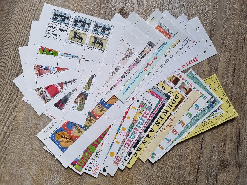 Postzegels Nederland Velletjes Kinderpostzegels 1975-2000, Postzegels en Munten, Postzegels | Nederland, Ophalen of Verzenden