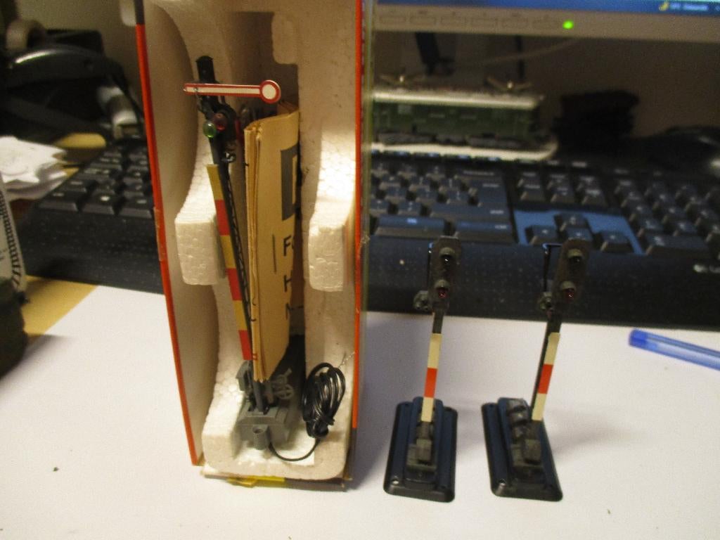 Fleischmann 2 Lichthoofdseinen en Brawa sein no 730, NVT, Gebruikt, Overige typen, NVT