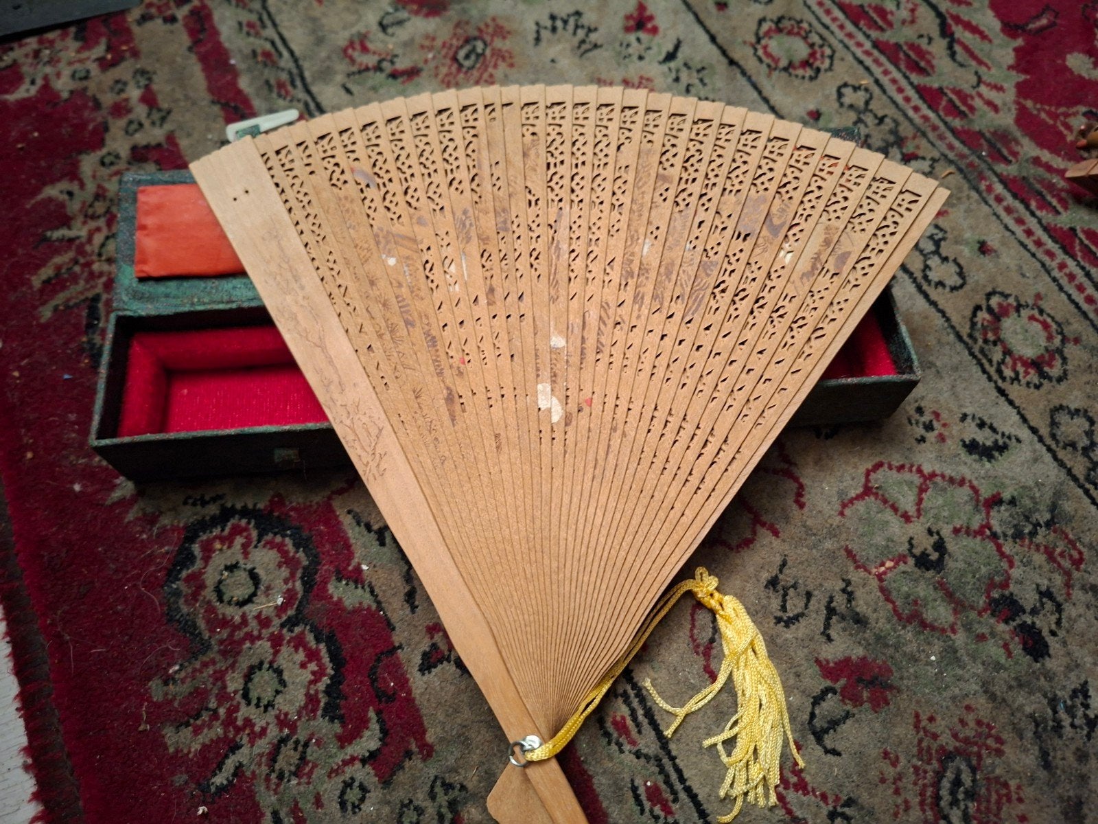 Antieke Chinese houten waaier in doos, Ophalen