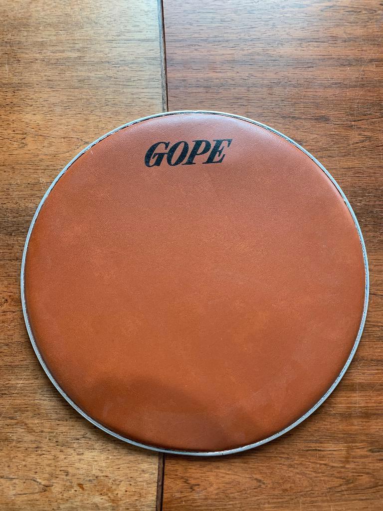Dubbel synthetisch drumvel, vel, skin drum; Gope; 42 cm door, Muziek en Instrumenten, Percussie, Ophalen of Verzenden, Zo goed als nieuw