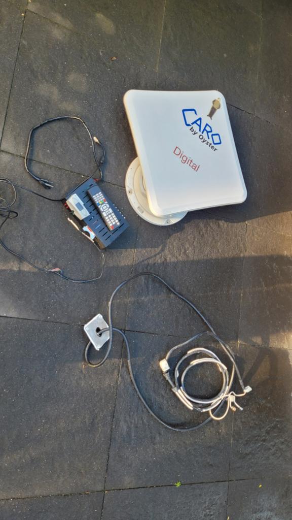 Oyster Caro Digital Vlakschotel met ontvanger, Ophalen of Verzenden, Gebruikt, (Schotel)antenne, Overige merken