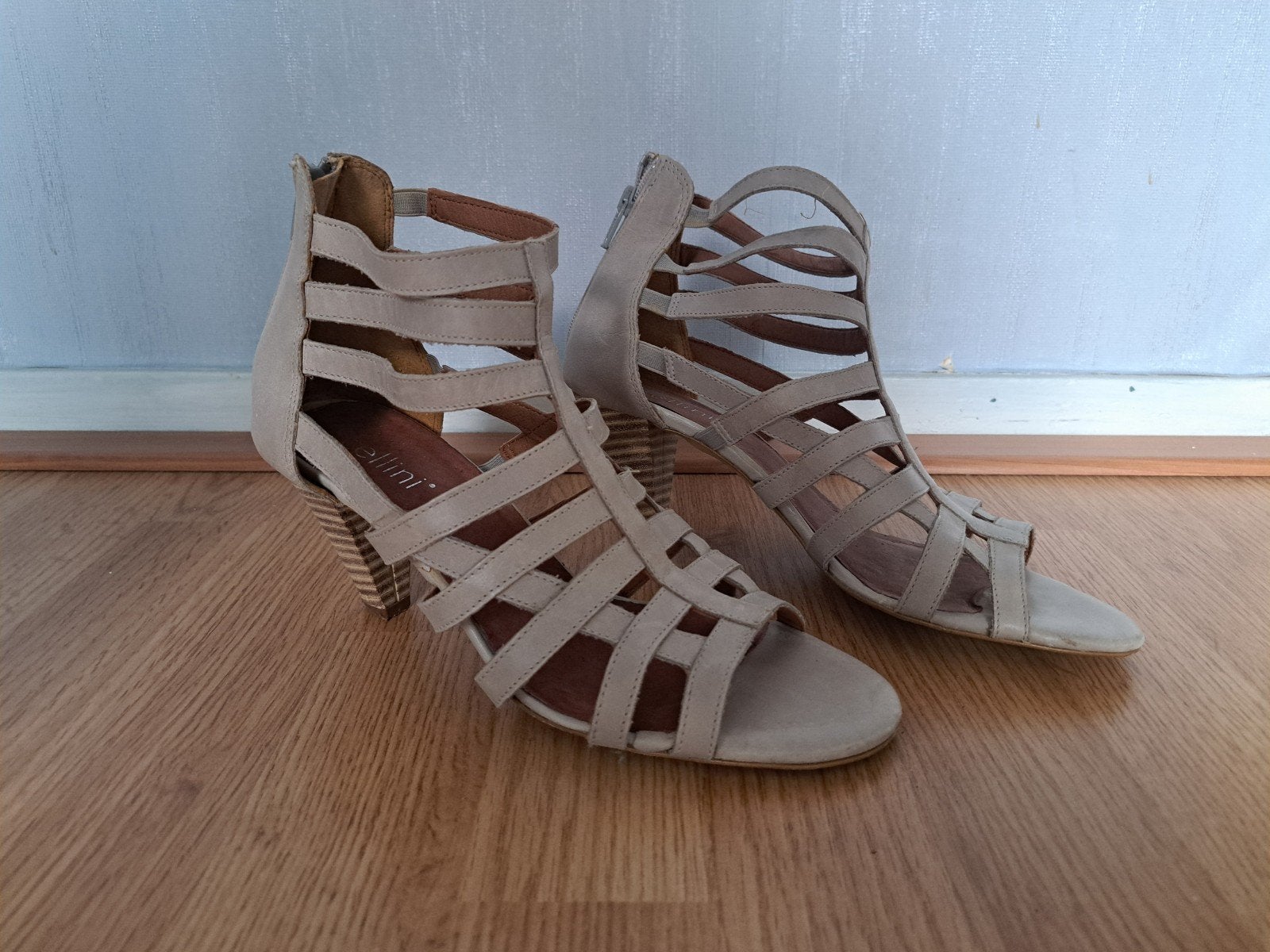 Cellini sandalen met hak - Maat 39, Kleding | Dames, Schoenen, Beige, Cellini, Gedragen, Sandalen of Muiltjes