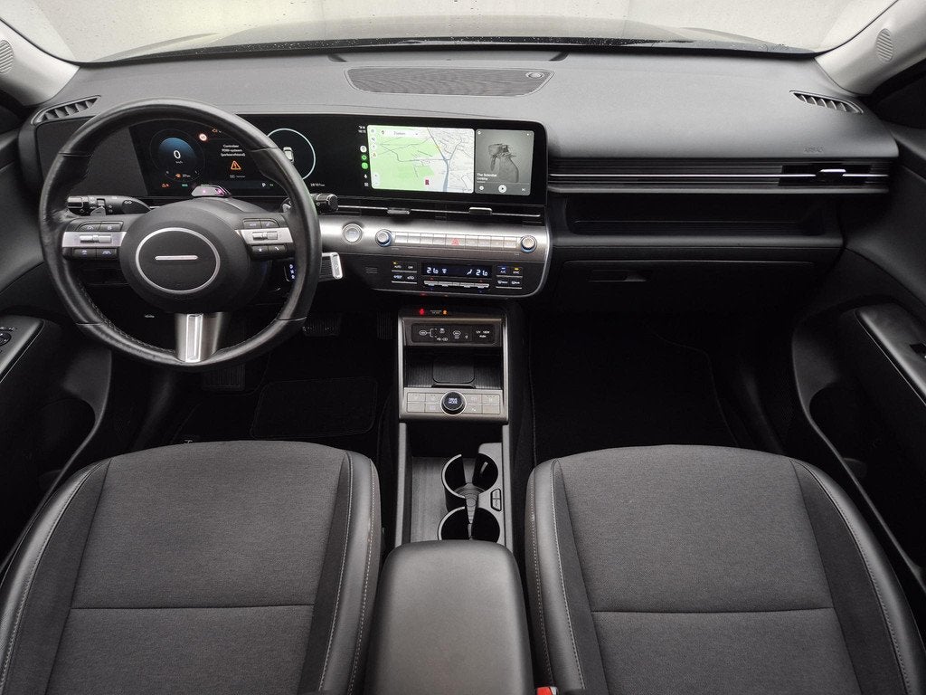 Hyundai Kona 1.6 GDI HEV Comfort Smart Automaat / Fabrieksga, Auto's, Hyundai, Stof, Gebruikt, Euro 6, Zwart