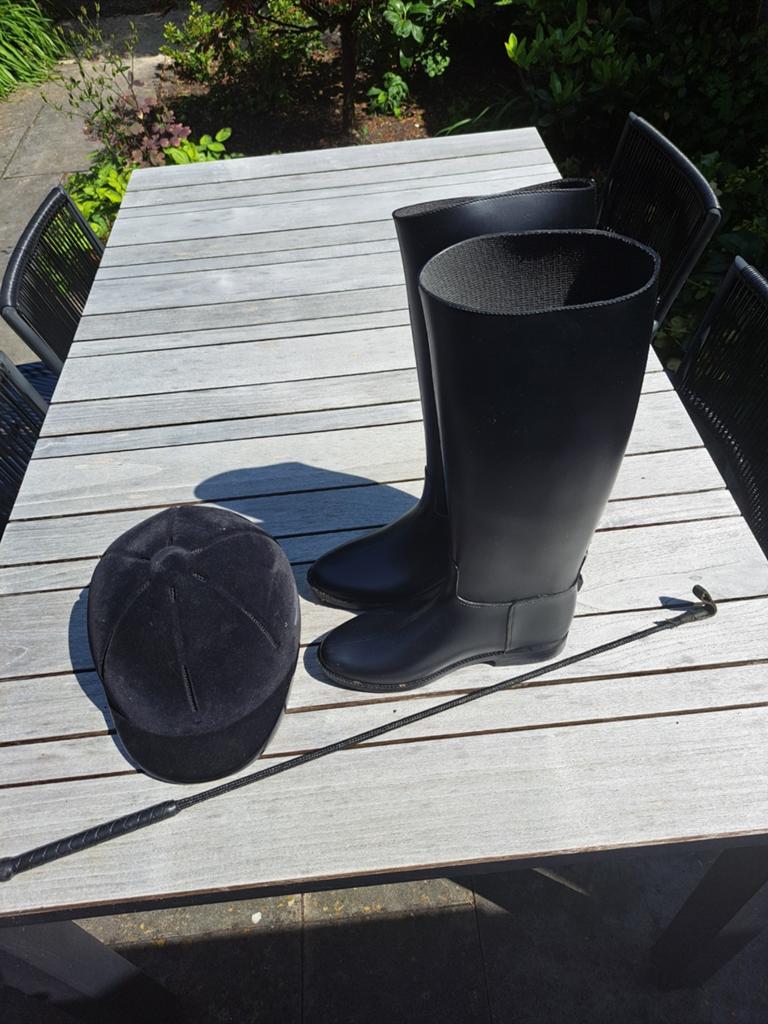 Paardrijlaarzen, cap en zweep, Dieren en Toebehoren, Paardrijkleding, Ophalen of Verzenden, Zo goed als nieuw, Dames, Overige typen