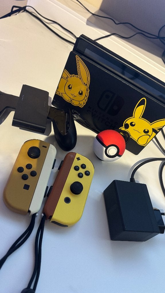 Pokemon Let's Go Nintendo Switch, Ophalen of Verzenden, Zo goed als nieuw, Met 1 controller, Switch Original