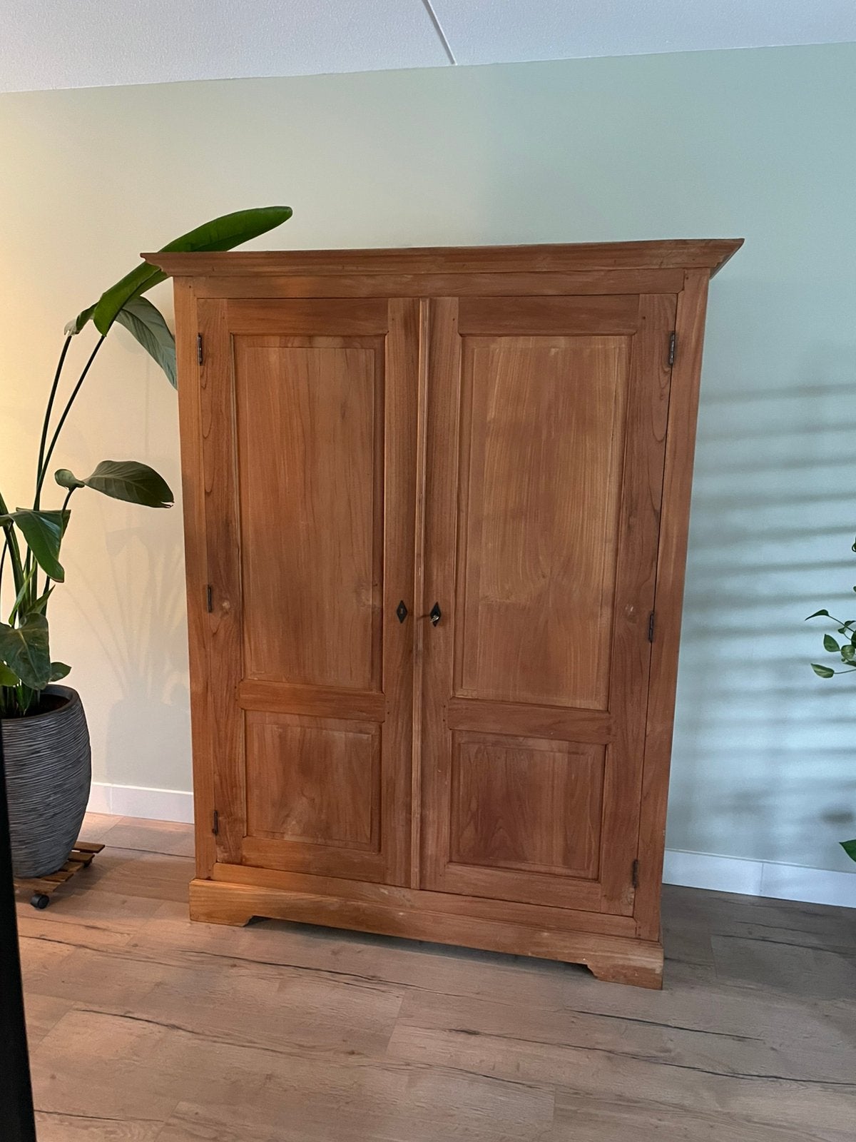 Handgemaakte teak houten kast, Huis en Inrichting, Ophalen, 100 tot 150 cm, Teakhout, Zo goed als nieuw