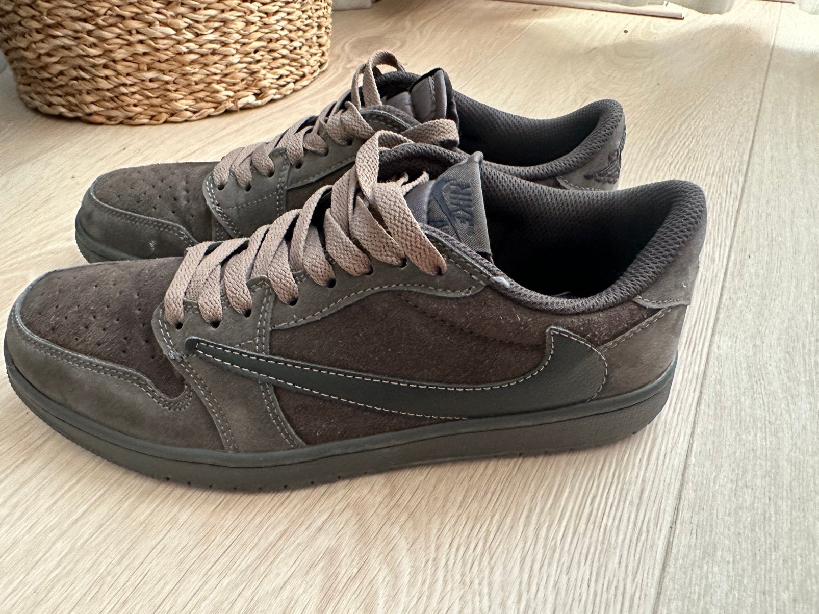 Travis Scott x Air Jordan 1 Low OG SP, Ophalen of Verzenden, Zo goed als nieuw, Bruin