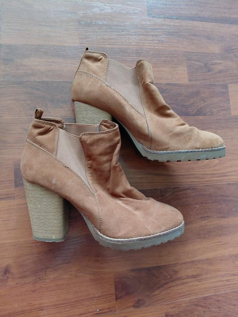 Bershka Enkellaarsjes Maat 40 - Bruin Suède Look, Bruin, Lage of Enkellaarzen, Gedragen, Bershka