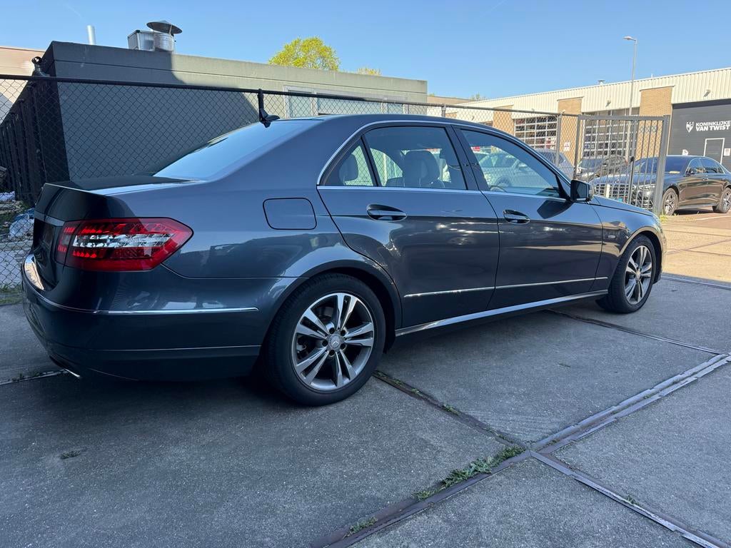 Mercedes-Benz E-Klasse E200 CDI BE Aut7 2011 Grijs, Auto's, Mercedes-Benz, Automaat, 4 cilinders, Origineel Nederlands, Diesel