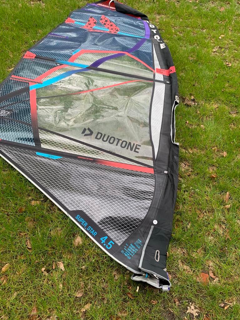 Duotone Super Star 4.5m² 2022 (met beschadiging) incl. Mast, Ophalen, Gebruikt, Zeil