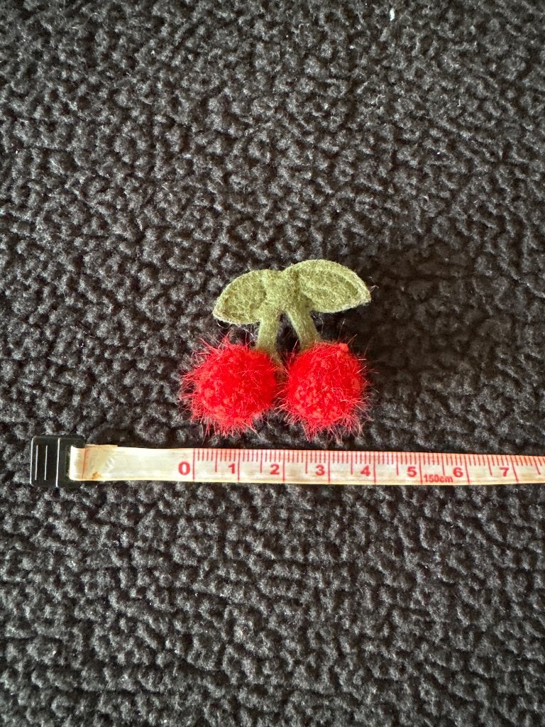 Broche kersen (fluffy), Overige materialen, Verzenden, Minder dan 4 cm, Nieuw