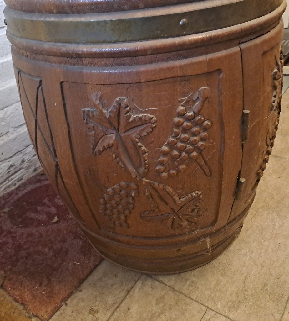 Antieke houten wijnvat bar met druivenmotief, Verzamelen, Biermerken, Ophalen of Verzenden, Gebruikt, Overige typen, Overige merken