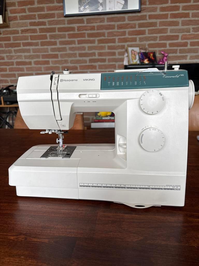 Husqvarna Viking Emerald 118 naaimachine, Ophalen of Verzenden, Zo goed als nieuw, Naaimachine, Husqvarna