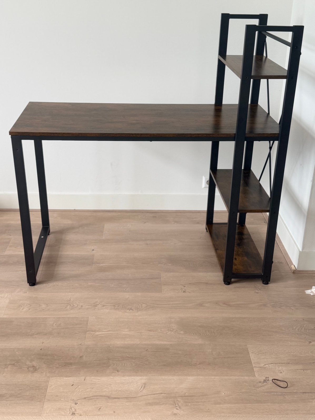Desk, Ophalen, 100 tot 150 cm, Zo goed als nieuw, 25 tot 50 cm