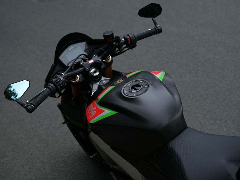 Aprilia Tuono V4 Factory | Als nieuw | Akrapovic, 1077 cc, 4 cilinders, Motorrijbewijs A, Bedrijf