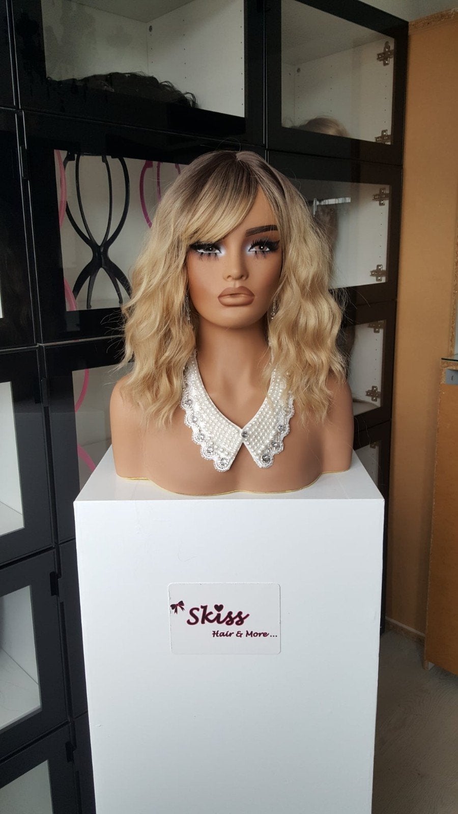 Pruik Pony/Lok: Uitgroei / Gemêleerd blond - Bob model Krul, Ophalen of Verzenden, Nieuw, Pruik of Haarverlenging