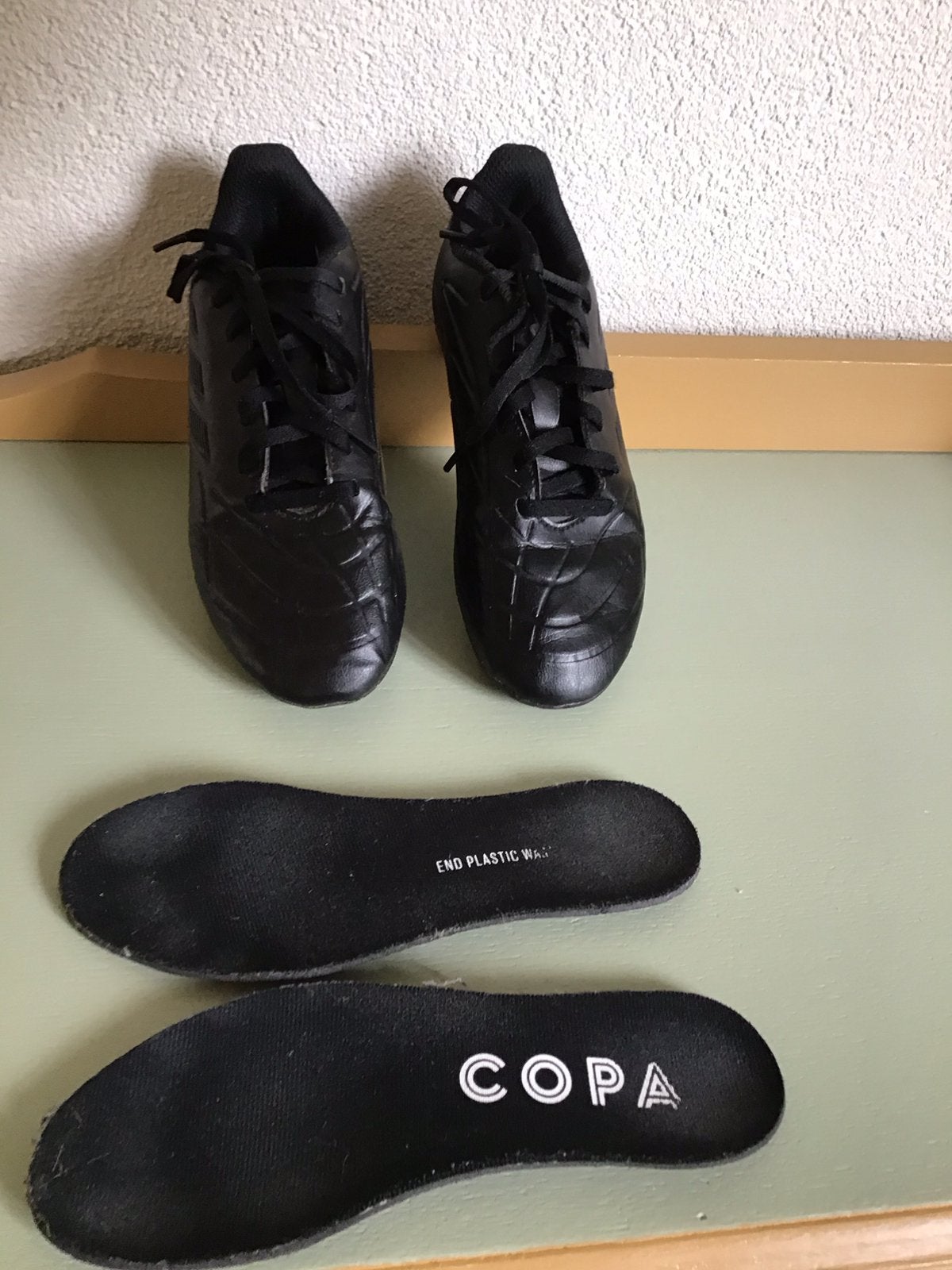 Adidas Leren Voetbalschoenen zwart maat 34/Uak 2, Sport en Fitness, Voetbal, Ophalen of Verzenden, Zo goed als nieuw, Schoenen