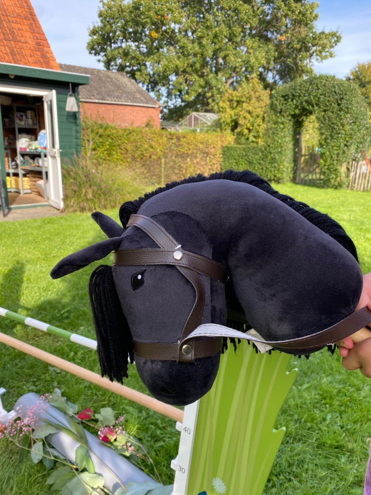 Mooie Astrup stokpaard met roze rozet, Ophalen, Zo goed als nieuw, Jongen of Meisje