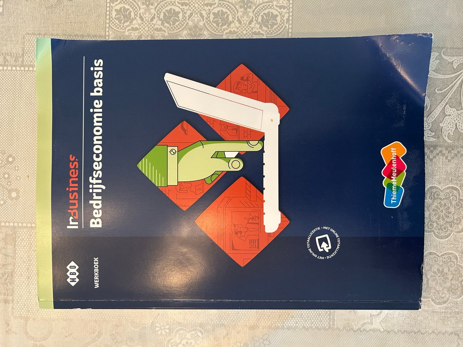 Bedrijfseconomie basis werk- en theorieboek mbo4, Ophalen of Verzenden, Gamma, Gelezen, MBO