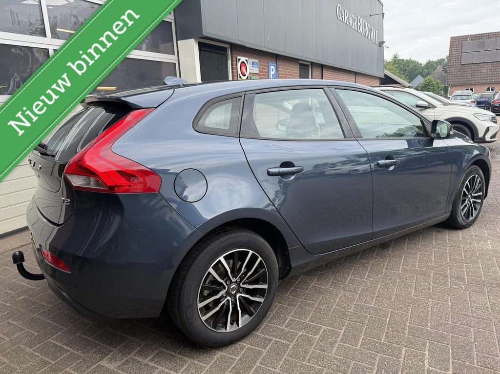 Volvo V40 1.5 T2 Nordic+ TH/STANDKACHEL *ALL-IN PRIJS*, 12 maanden, 4 cilinders, Blauw, Leder en Stof