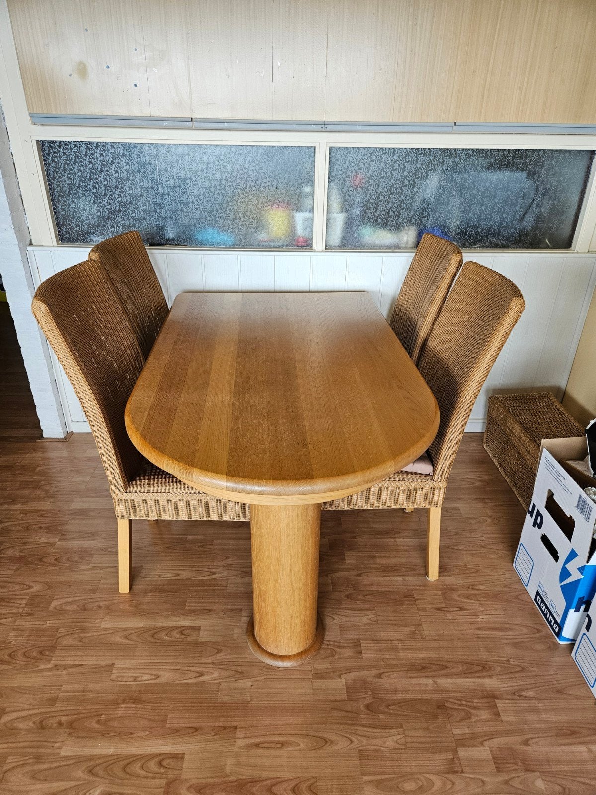 Eikenhouten eettafel met 4 rieten stoelen, Huis en Inrichting, Tafels | Eettafels, Ophalen, Gebruikt, 100 tot 150 cm, Klassiek, landelijk