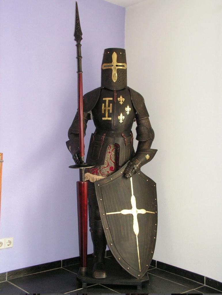 Kruisridder harnas met lans en schild, 190cm, Verzamelen, Militaria | Algemeen, Ophalen of Verzenden, Overige soorten, Nederland
