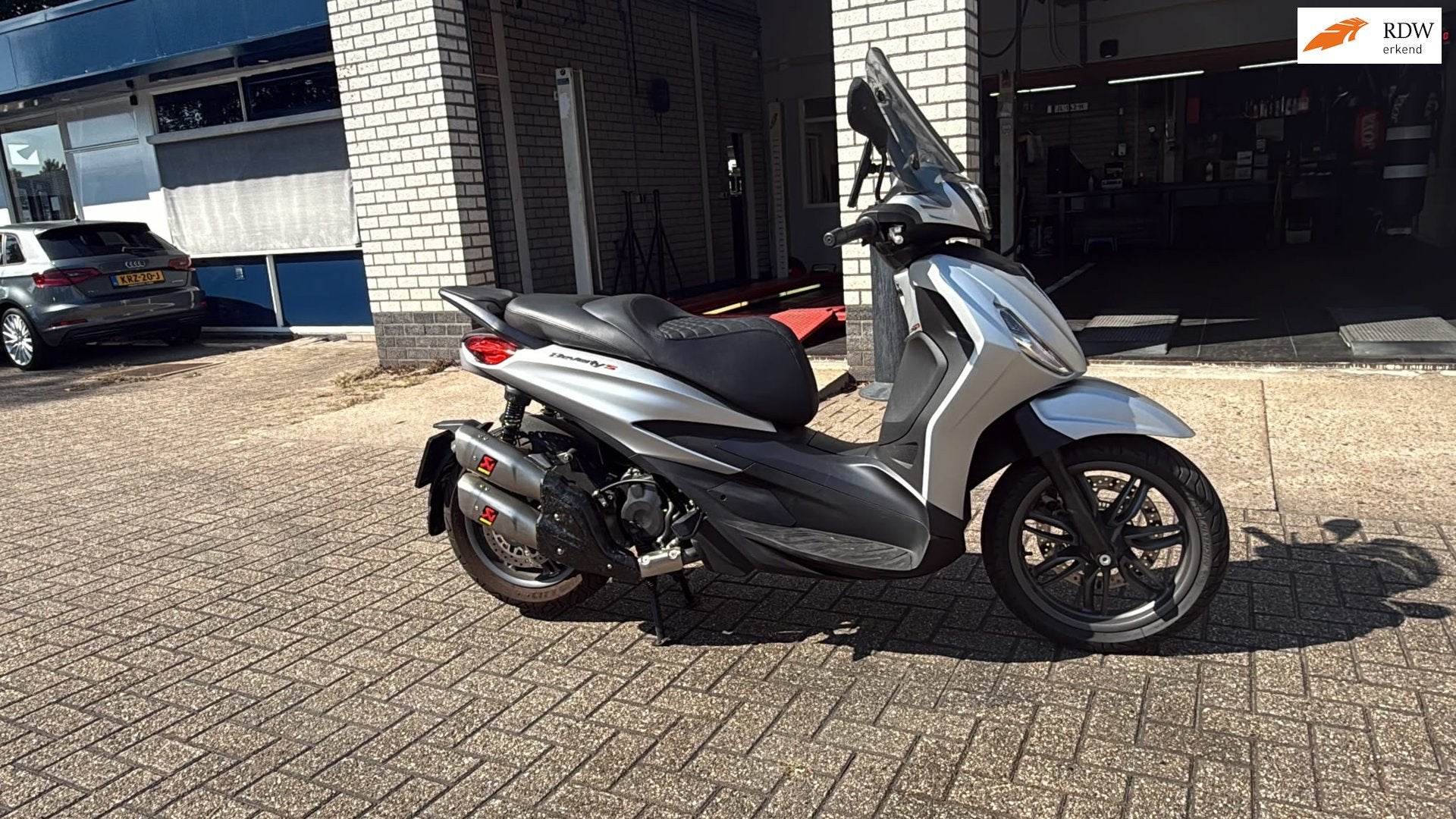 Piaggio Scooter 400 Beverly S HPE Akrapovic uitlaat 1e eigen, Motoren, Scooter, Bedrijf, 399 cc, 12 t/m 35 kW