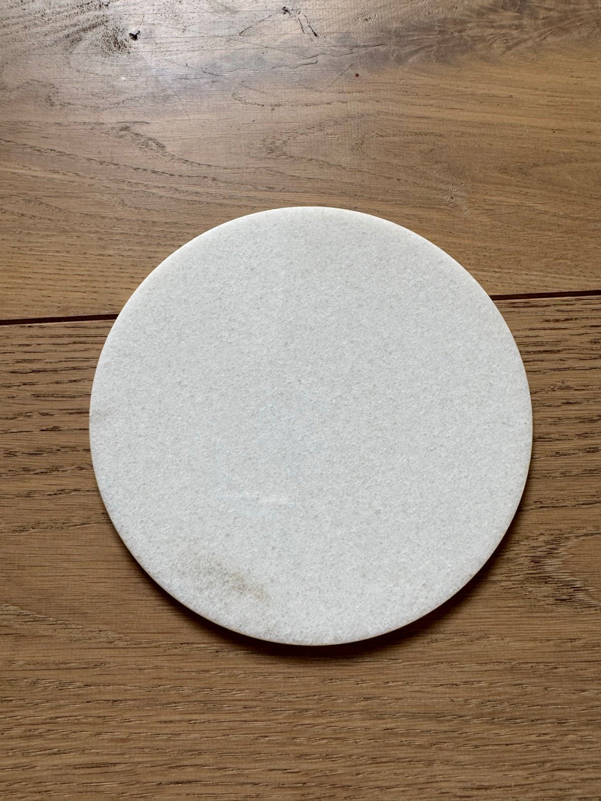 Marmeren onderzetter - Wit - Rond, Steen/keramiek, Glasonderzetter, Ophalen of Verzenden, Zo goed als nieuw
