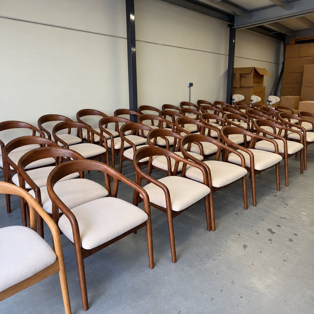 EETKAMERSTOELEN OUTLET ‼️ Japandi Houten Stoelen Walnoot, Bruin, Nieuw, Ophalen of Verzenden, Japandi Houten Eetkamerstoelen Nieuw Bali Ibiza Stoelen