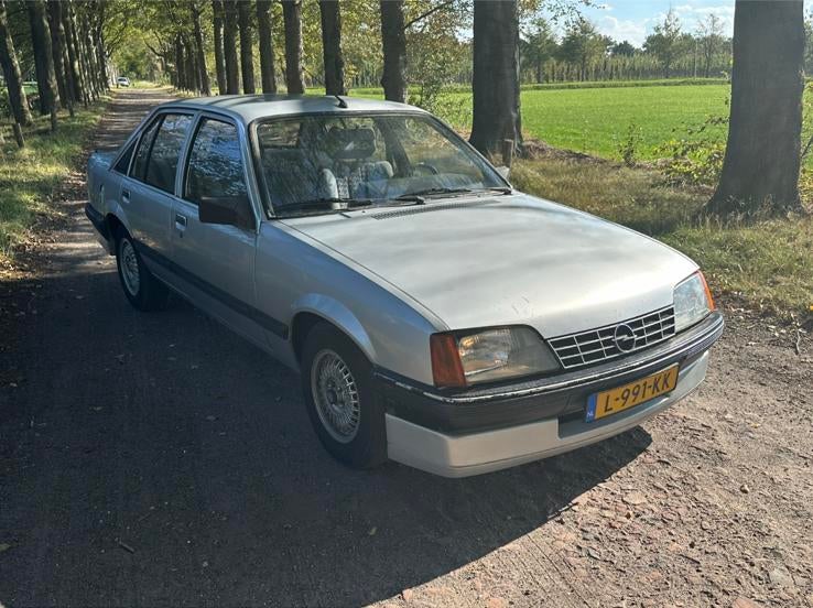 Opel Rekord E2 1.8S Grijs 1984, Auto's, Opel, Particulier, Overige modellen, Radio, Benzine, Sedan, Handgeschakeld, Geïmporteerd