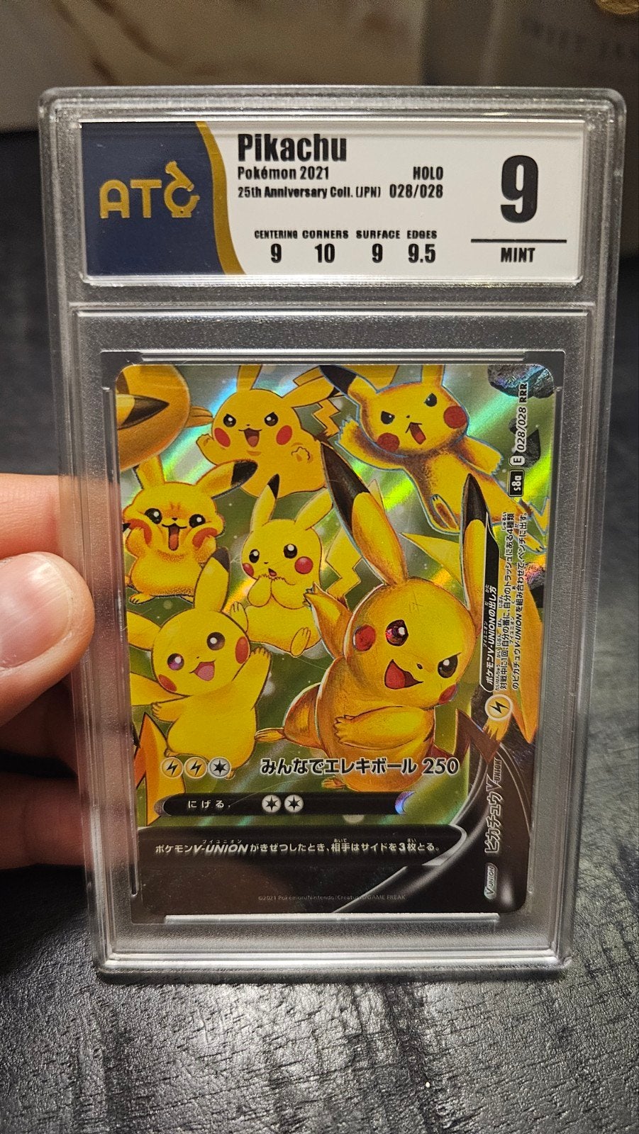 Pikachu Pokémon 25th Anniversary ATC Graded 9 Mint, Ophalen of Verzenden, Zo goed als nieuw, Losse kaart, Foil