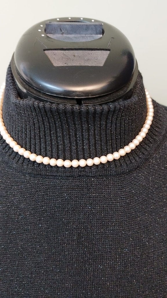 Parelketting geregen met zilveren sluiting, Ophalen of Verzenden, Gebruikt, Wit, Overige materialen